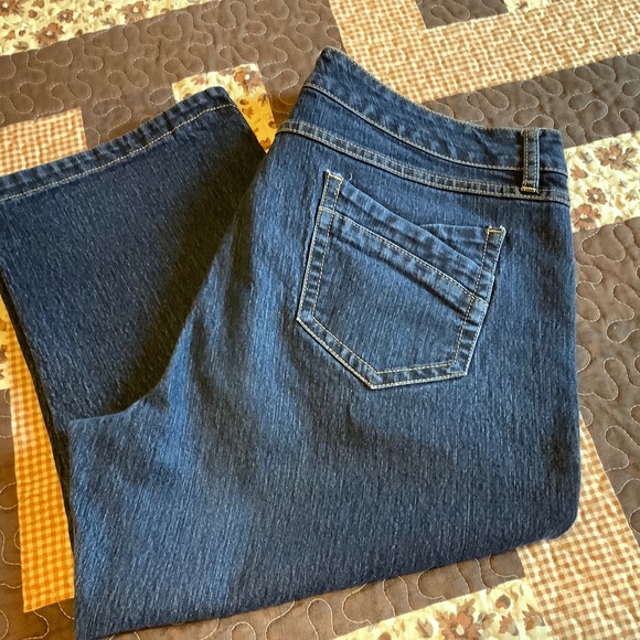 Capris - Picture 1 of 4